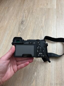 Sony Alpha 6000 - 6