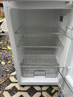 Prodám malou ledničku s mrazákem AEG - 6