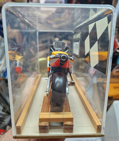 1:12 model Honda RC211V MotoGP 2005 Max Biaggi (Minichamps) - 6