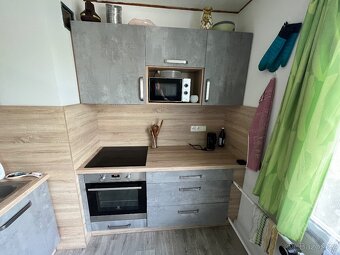 Kuchyně vybavená se spotřebiči - 6