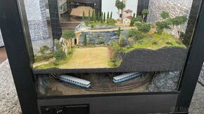 Kolejiště v Ikea stolku, mašinky N (1:160), diorama vláčky - 6