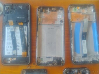 Prodám tyto mobilní telefony Nefunkční - 6