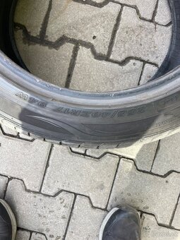 255/40/17 - 6