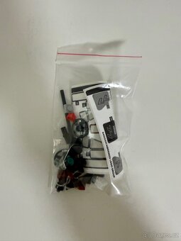 LEGO 76909 Mercedes-AMG - 6