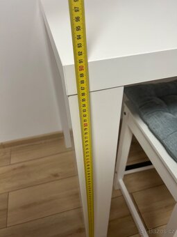 prodám jídelní stůl + 2 židle - 6