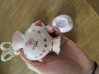 Sada dekorativních růžových porcelánových mini váziček a dóz - 6