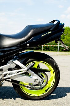 Suzuki GSR 600 - 6