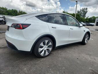 Tesla Model Y 75 Kwh  2021 - 6