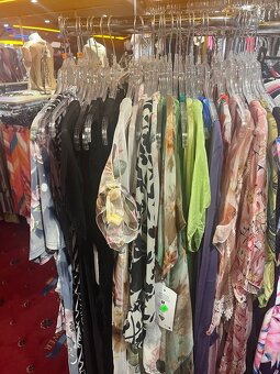 Profi stojany na oblečení - vybavení obchodu - 6