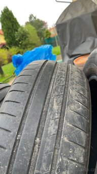 4ks let pneu Dunlop R15 195/65 4,4,5,5 mm - 6