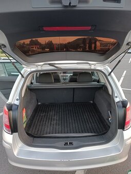 Opel Astra H kombi 1.7 Cdti 2009 - 6