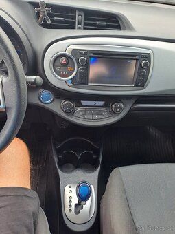 Toyota Yaris 1.5i hybrid - 6