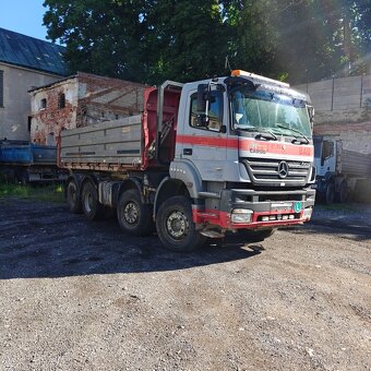 Mercedes Benz AXOR 8x4 třístranný sklápěč. - 6