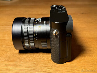 Leica Q3 – černá, 60 MP, plus další baterie a záruka - 6