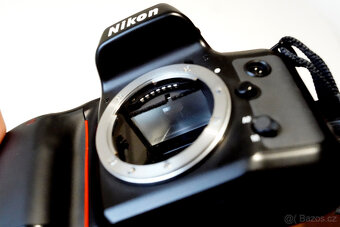Kinofilmový fotoaparát Nikon F70 - 6