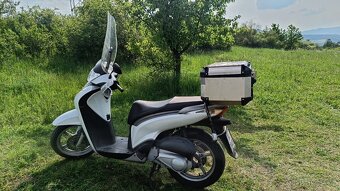 Skůtr Honda SH 125i - Nová bateriea doplňky za 11K - 6