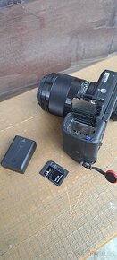 Sony a6400 + objektiv 50mm + příslušenství - 6