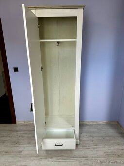Nábytek do ložnice - postel a skříně IKEA - 6