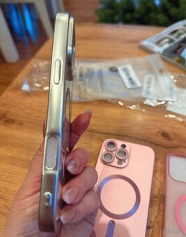 Obaly IPhone 16 pro max - 6