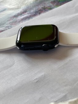 Apple Watch SE 2. generace (2022) 44 mm - 6