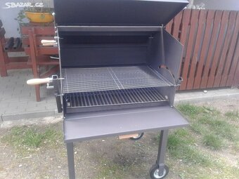 Prodám zahradní gril na kýtu,krůtu, pečení na roštu, kameni - 6