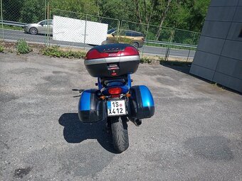 Triumph Sprint ST 955i - 6