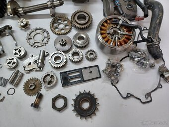 KTM LC8 950 - MOTOR NA DÍLY - 6