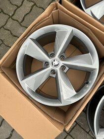 ORIGINÁL Alu Škoda Golus R18, 5x112 - TOP STAV - 6