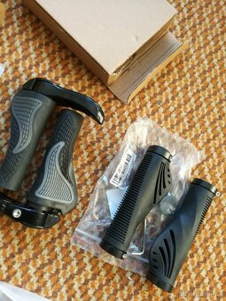 nové gripy na řidítka různé  shimano,sram,campagnolo - 6