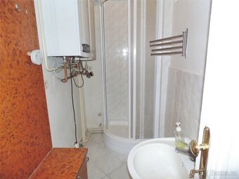 2.lůž. pok. + 3.l. pok., STUDENTKY, dívčí byt, pračka - 6