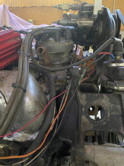 Ford 302 motor EFI V8 + převodovka C4 kompletní s příslušens - 6