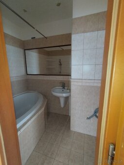 prostorný byt 4+1 o celkové užitné ploše 99 m² - 6