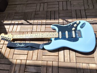 Fender Stratocaster Sonic Blue Limited Edition - 6