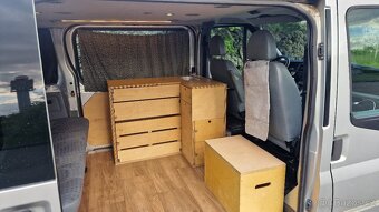 FORD TRANSIT TOURNEO - Spolehlivý společník na cesty s vesta - 6