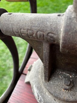 Starožitný ruční mlýn, mlýnek - 6