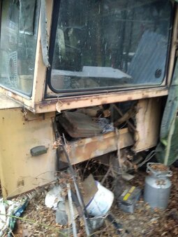 Ostrowek traktorbagr - zbytek - na náhradná díly - 6