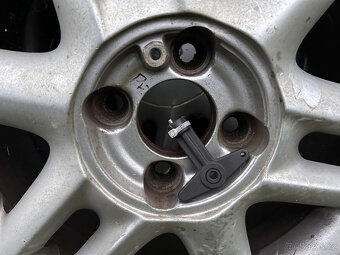 Alu kola 186/65xR15T s let. pneu Bravuris 5 - 6
