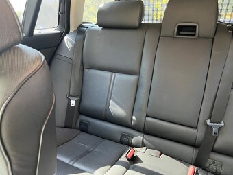 BMW E61 550i V8 Manuál - 6