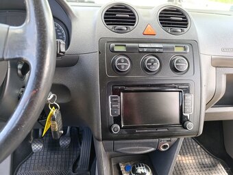 Volkswagen Caddy 2.0 TDi maxi 7 míst 5 dv - 6