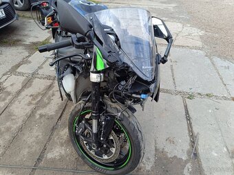 Kawasaki Ninja ZX-6R - 6