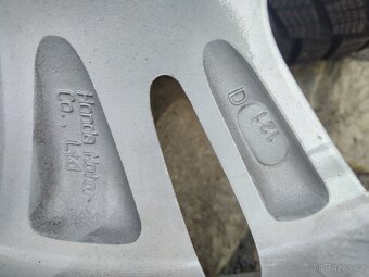 HONDA HR-V orig al. disky 5x114,3 + 215/60/16 ZIMA - 6