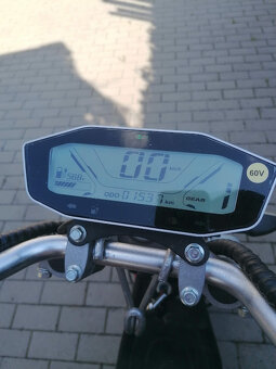 DVOUMÍSTNOU ELEKRTO TŘÍKOLKU - 6