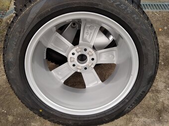 NOVÁ zimní originál alu sada Škoda Karoq 4x4 7Jx17 ET45 - 6