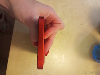 iPhone 12, baterie 100% - 6