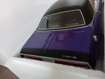 Dodge Challenger R/T a Ford Mustang 1:12 Ottomobile - 6