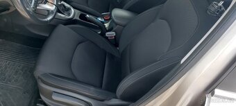 Hyundai i30 Fastback 1,4T GDi nové v ČR 1, majitel - 6