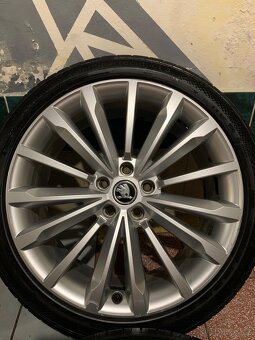 Alu kola Škoda R19 5X112 LETNÍ PNEU 235/40 R19 TRINITY - 6