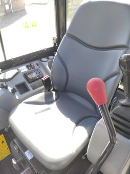 Pásový Bagr Bobcat E50Z Klimatizace - 6