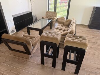 Sedačka + 2 křesla + taburet + konf. stolek + bar. stoličky - 6