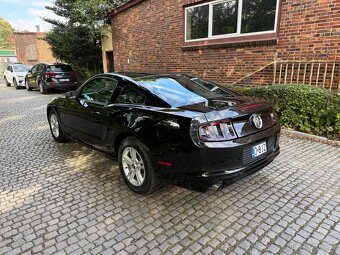 Ford Mustang 3,7 V6 2014 3 98 tis km - 6